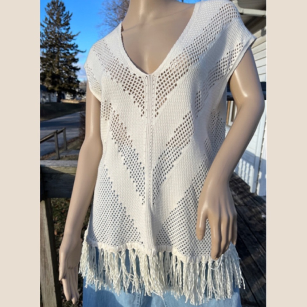 - Vince Camuto L Crochet Fringe Poncho Sleeveless Sweater Vest! EUC!
